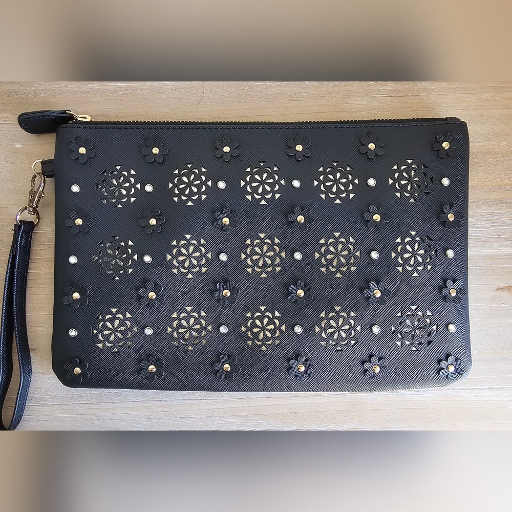 Underonesky clutch / wristlet black & gold
